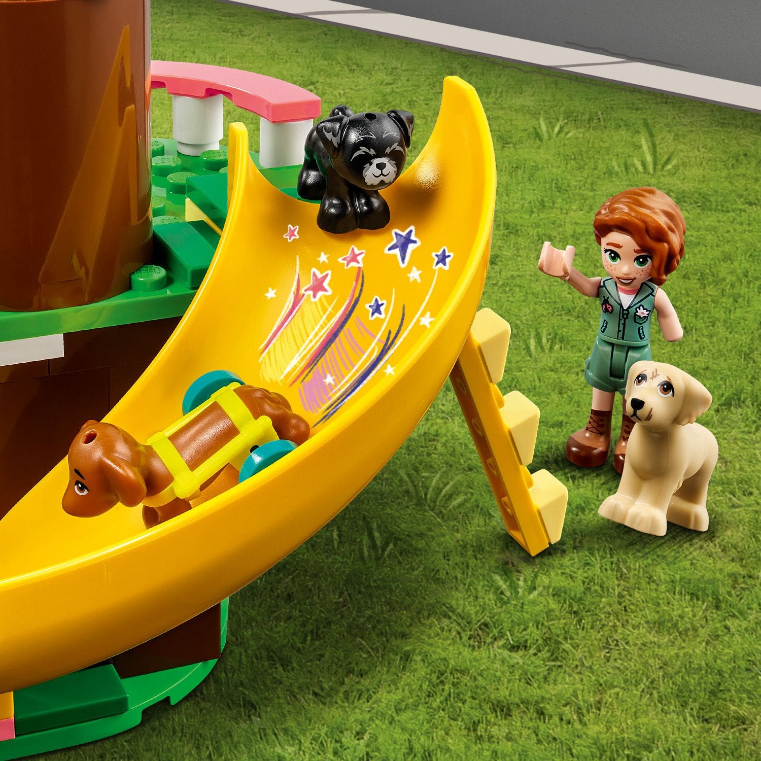 LEGO Friends Centrum ratunkowe dla ps�w 41727 - zabawa na torze przeszk�d i zje�dzalni
