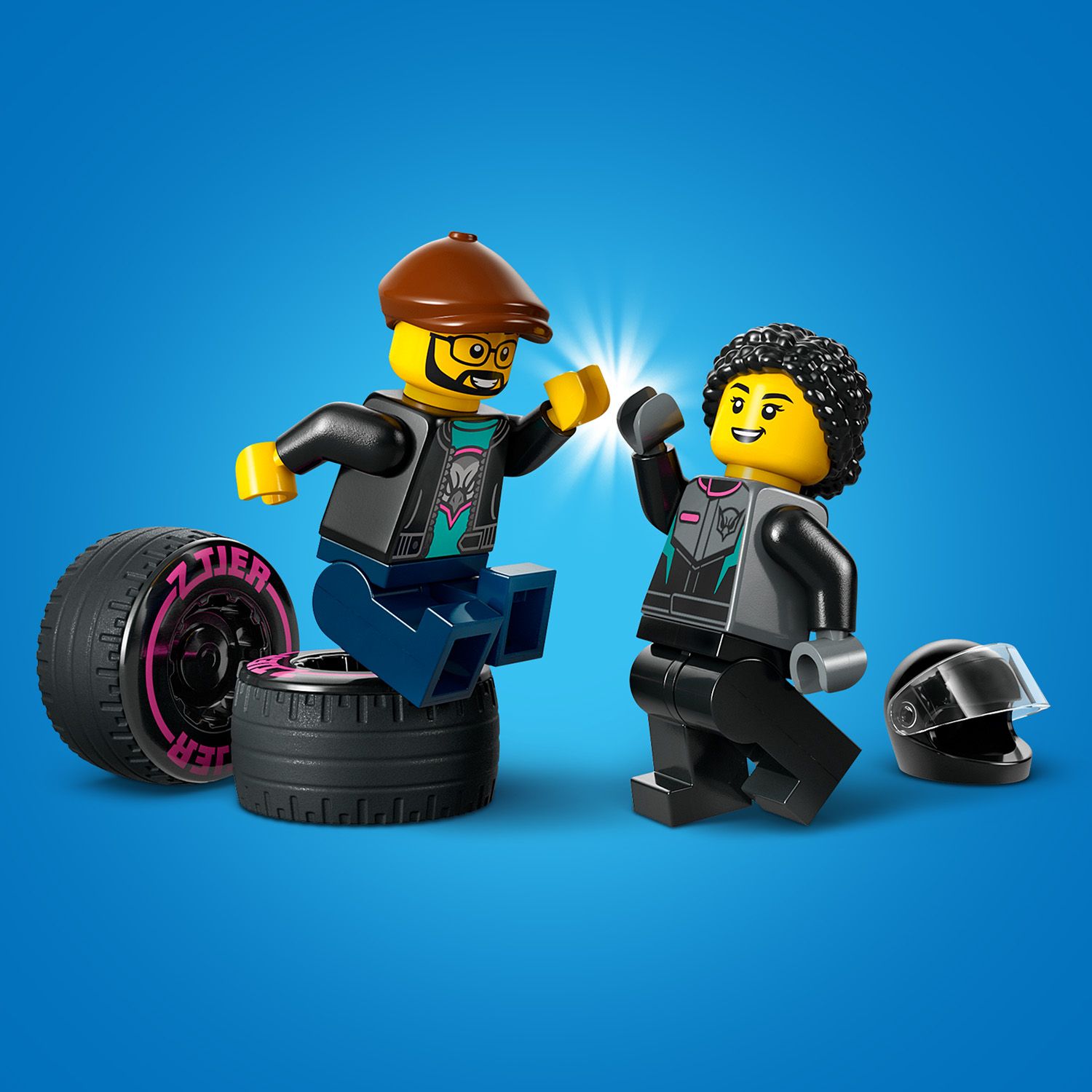 Minifigurki kierowc�w ci�ar�wki i wy�cig�wki