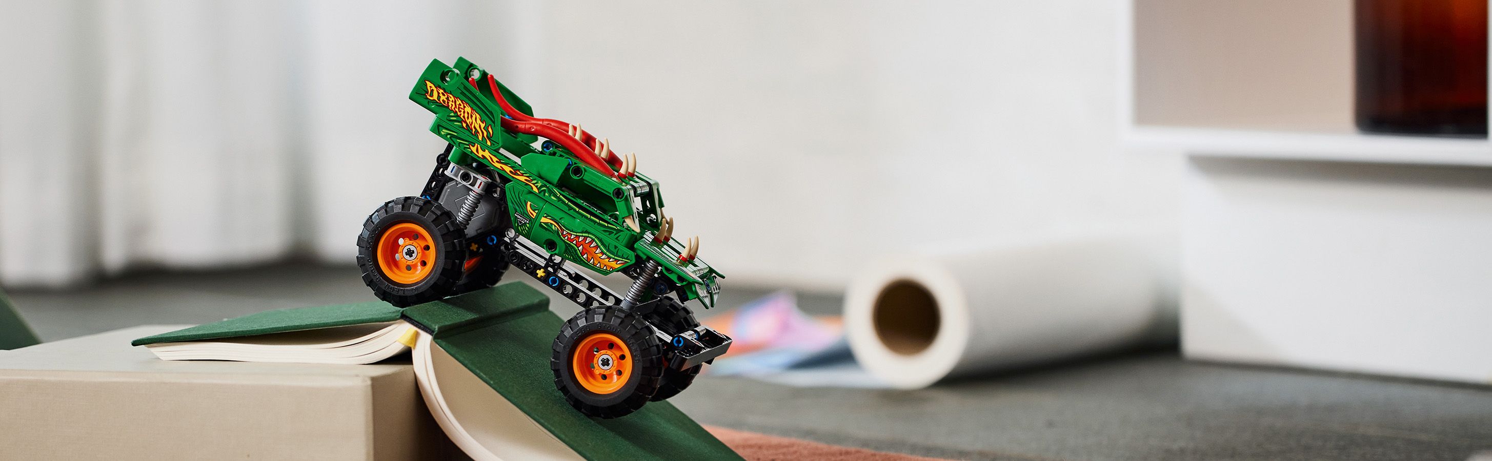 LEGO Technic Monster Jam Dragon 42149 - z�o�ony pojazd