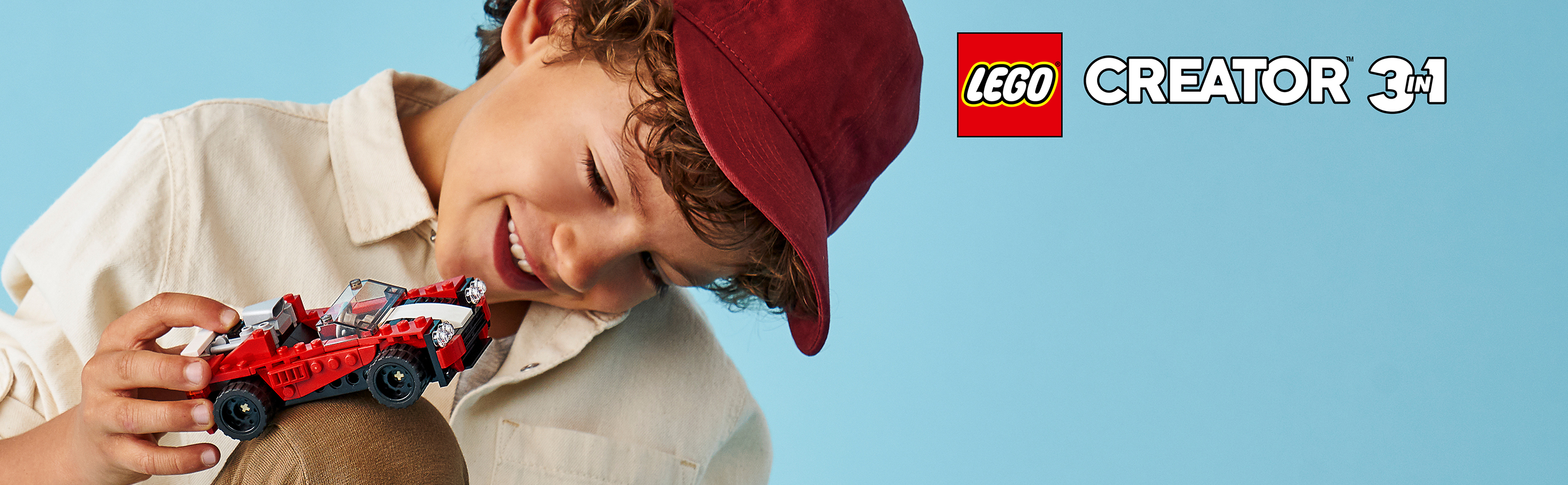 LEGO 31100 baner - Ch�opiec bawi�cy si� zestawem