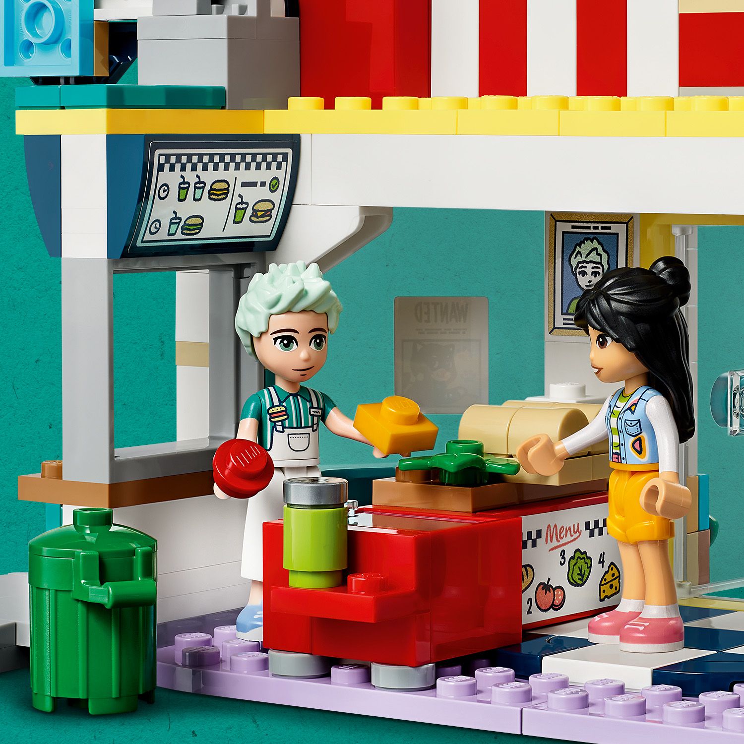 LEGO Friends Bar w �r�dmie�ciu Heartlake 41728 - komponowanie kanapki