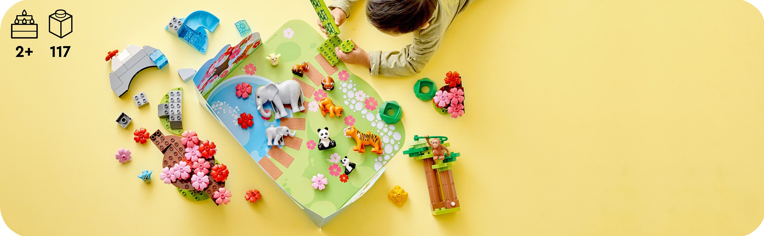 LEGO 10974 baner - Rzut z g�ry na zabaw� klockami