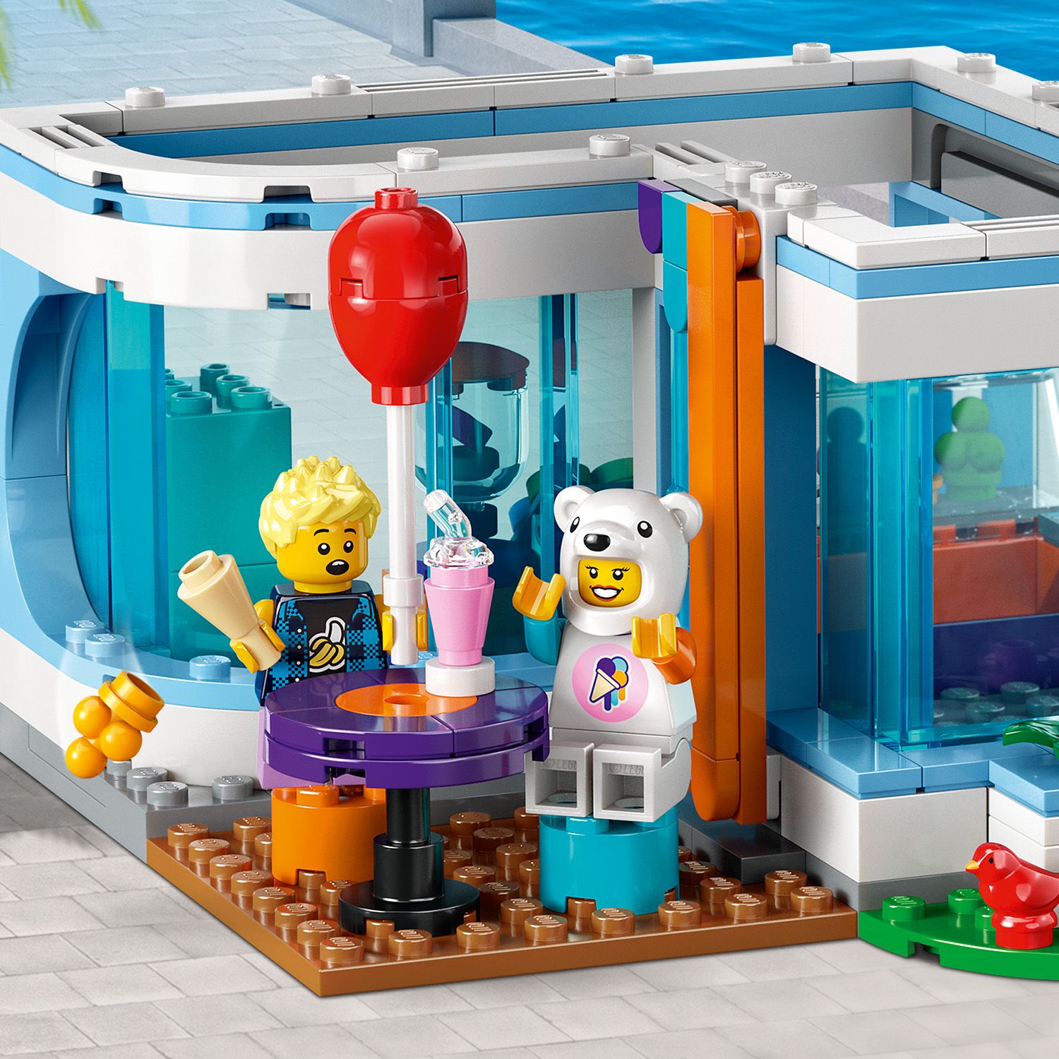 LEGO City Lodziarnia 60363 - figurki przed lodziarni�