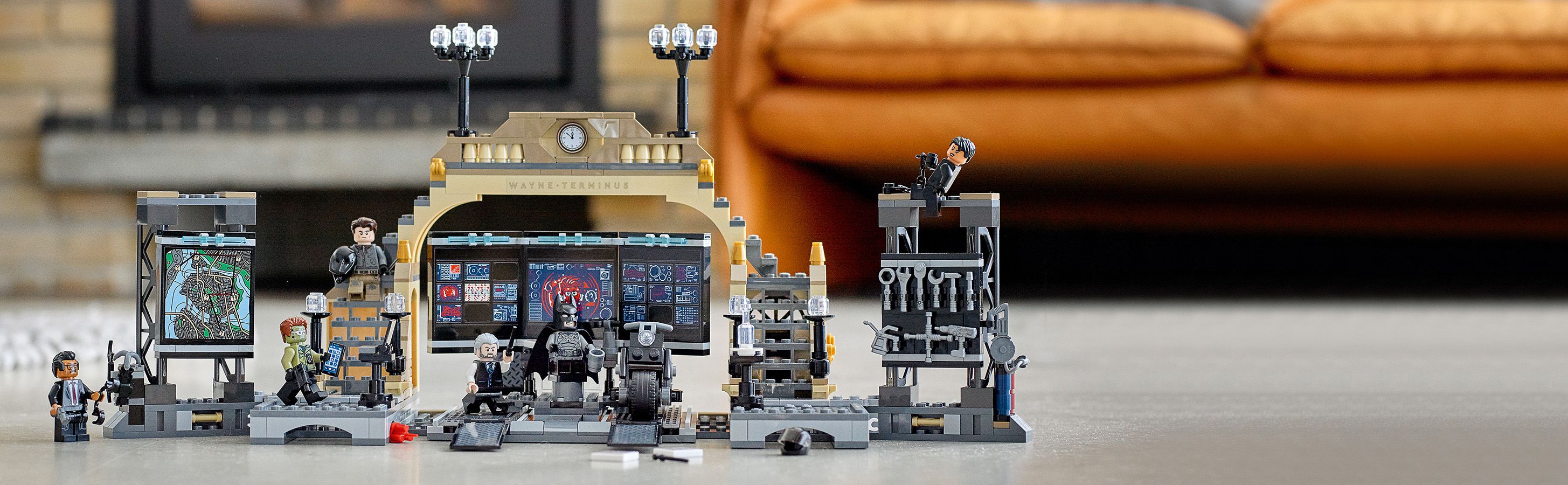 LEGO 76183 baner - Z�o�ony zestaw klock�w z akcesoriami