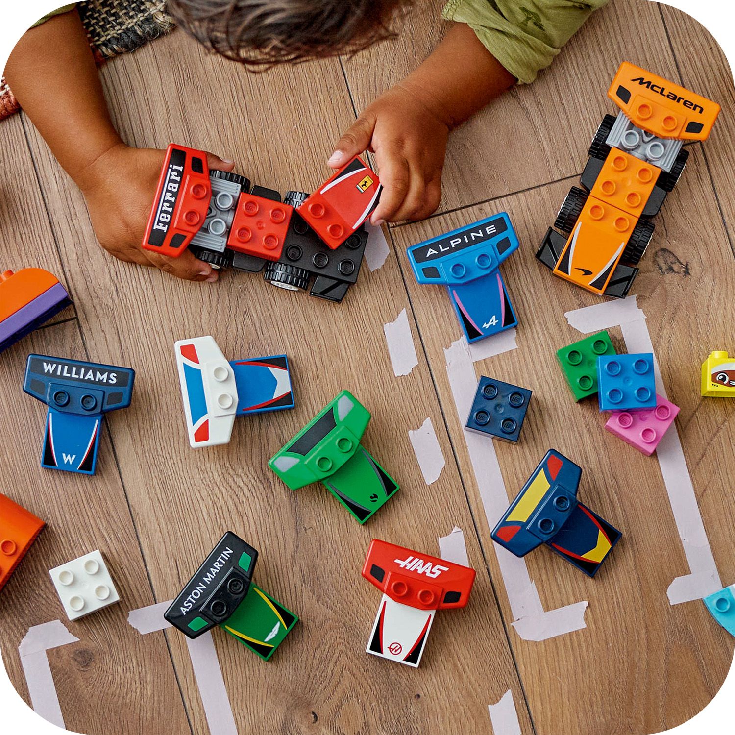 LEGO DUPLO Town Bolidy i kierowcy F1 10445 - Logotypy