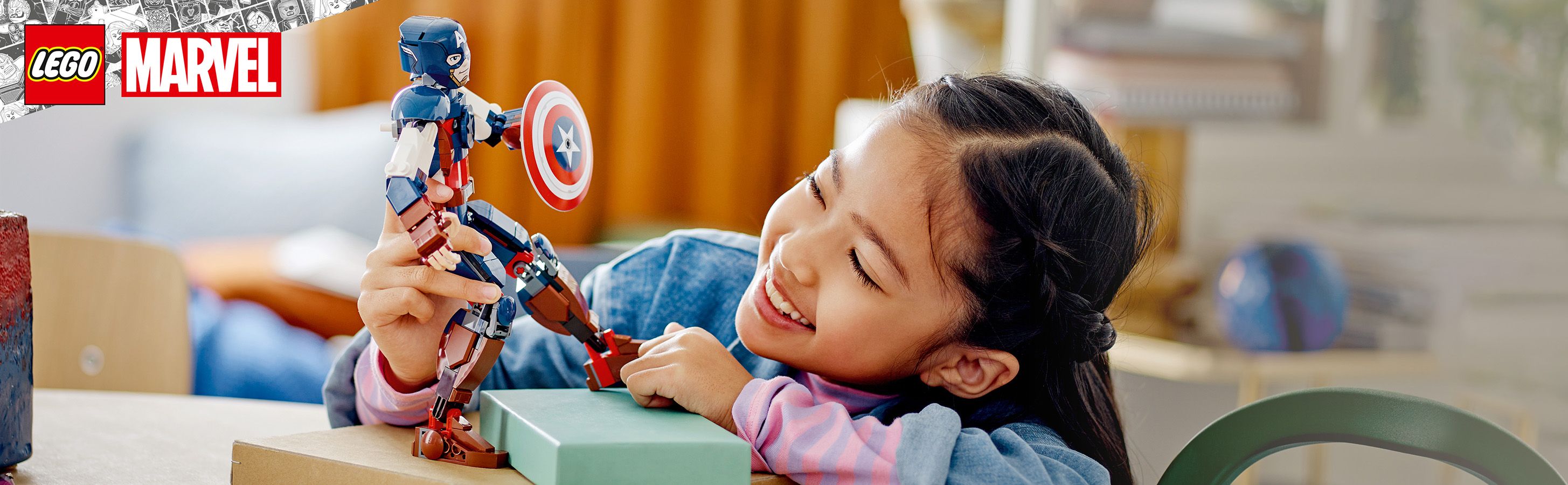  LEGO Super Heroes Figurka Kapitana Ameryki do zbudowania 76258 - dziewczynka bawi�ca si� figurk�