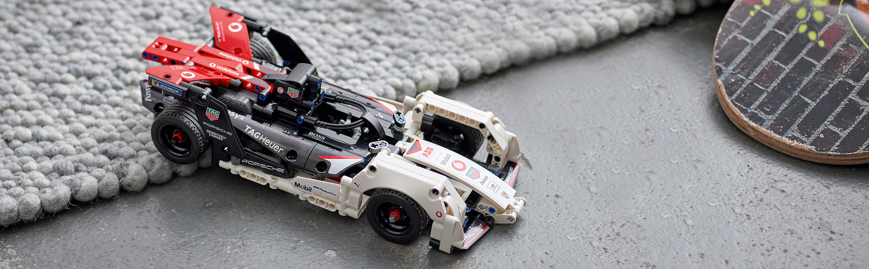 LEGO 42137 baner - Z�o�ony zestaw pojazdu