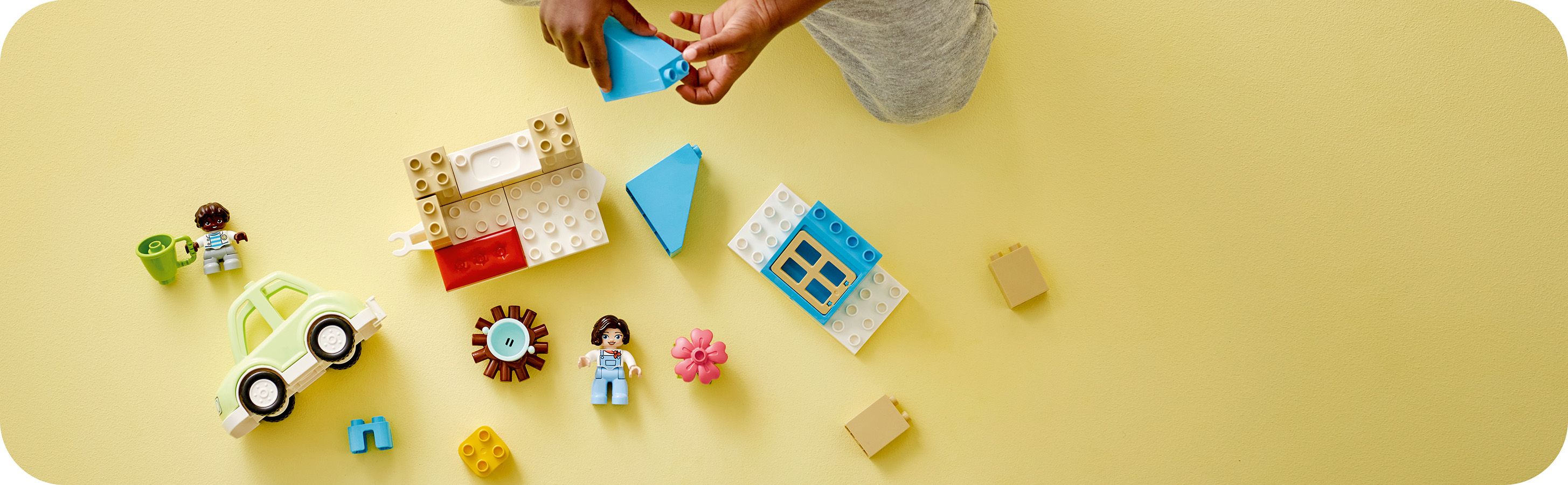 LEGO DUPLO Dom rodzinny na k�kach 10986 - elementy zestawu