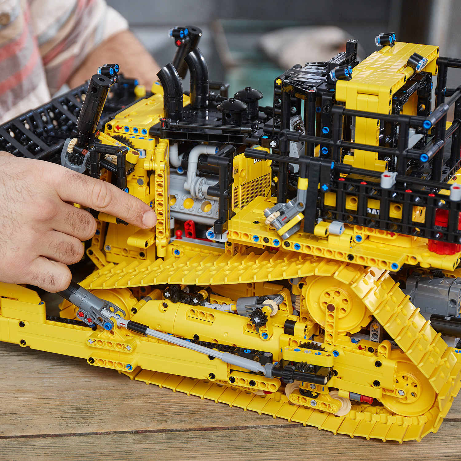 LEGO 42131 Poluzuj lub dokr�� g�sienice