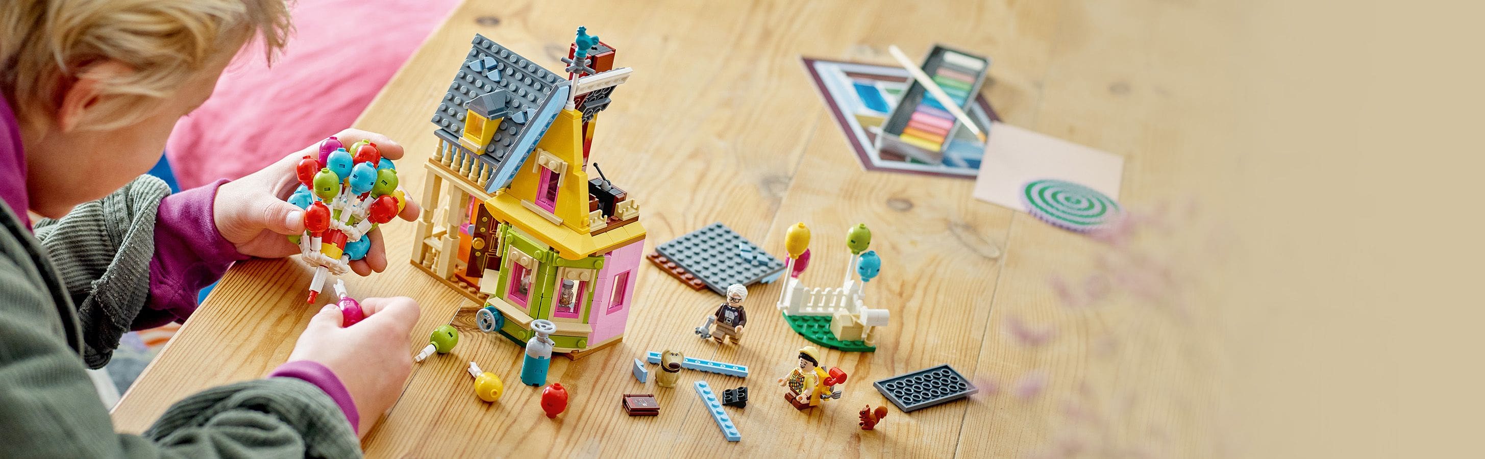 LEGO Disney Classic Dom z bajki Odlot 43217 - sk�adanie zestawu klock�w