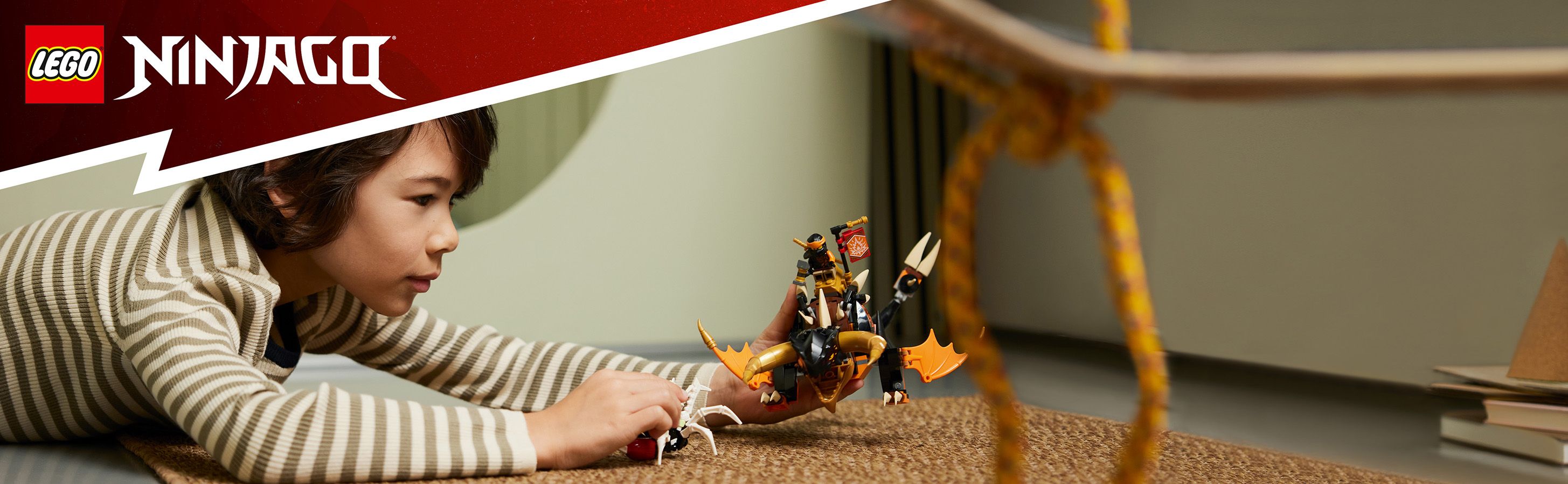 LEGO NINJAGO Smok Ziemi Cole'a EVO 71782 - dziecko bawi�ce si� zestawem