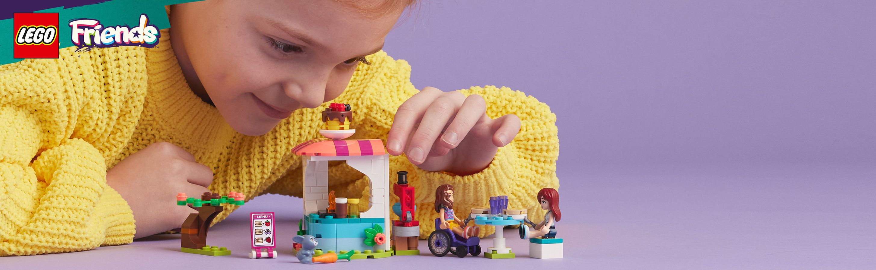 LEGO Friends Nale�nikarnia 41753 - dziewczynka bawi�ca si� zestawem klock�w