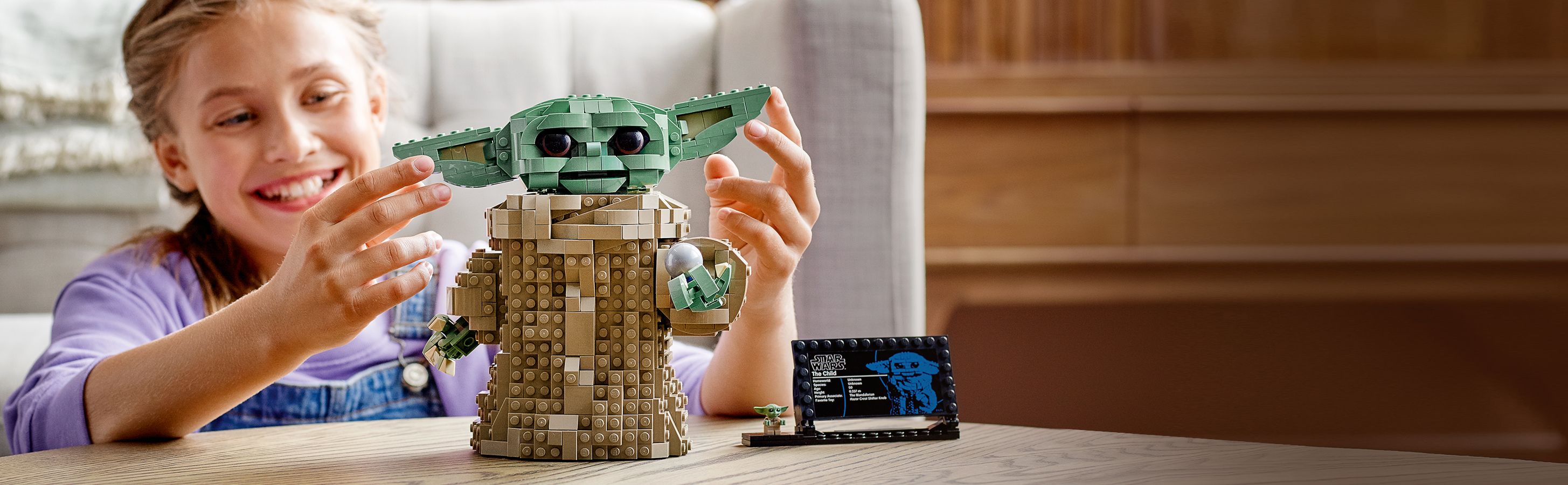 LEGO Star Wars Dziecko 75318 - dziewczynka bawi�ca si� Baby Yod�